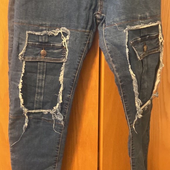 Preowned. Excellent condition - Picture 3 of 5